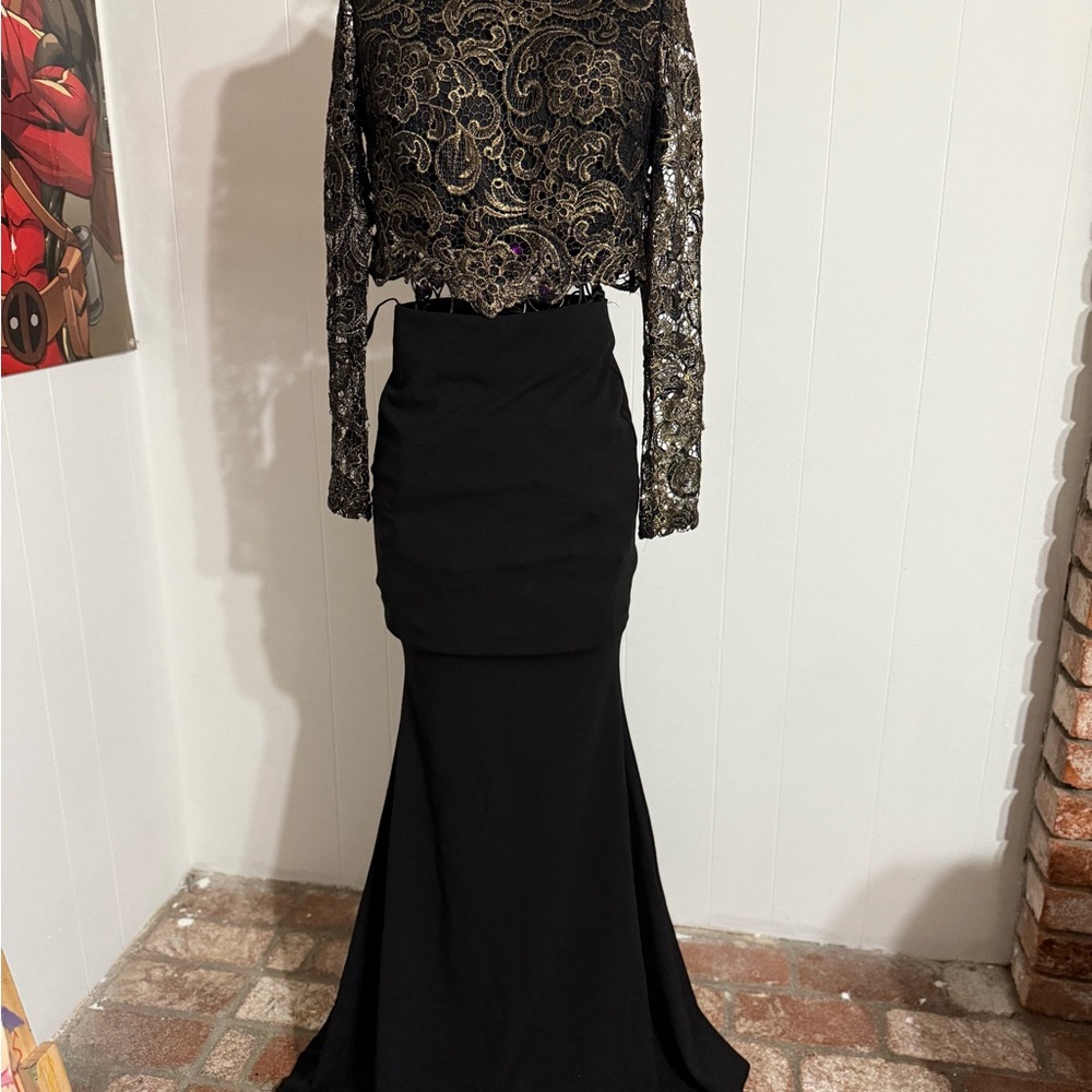 Elegant Black and Gold Lace Top With Mermaid Skirt